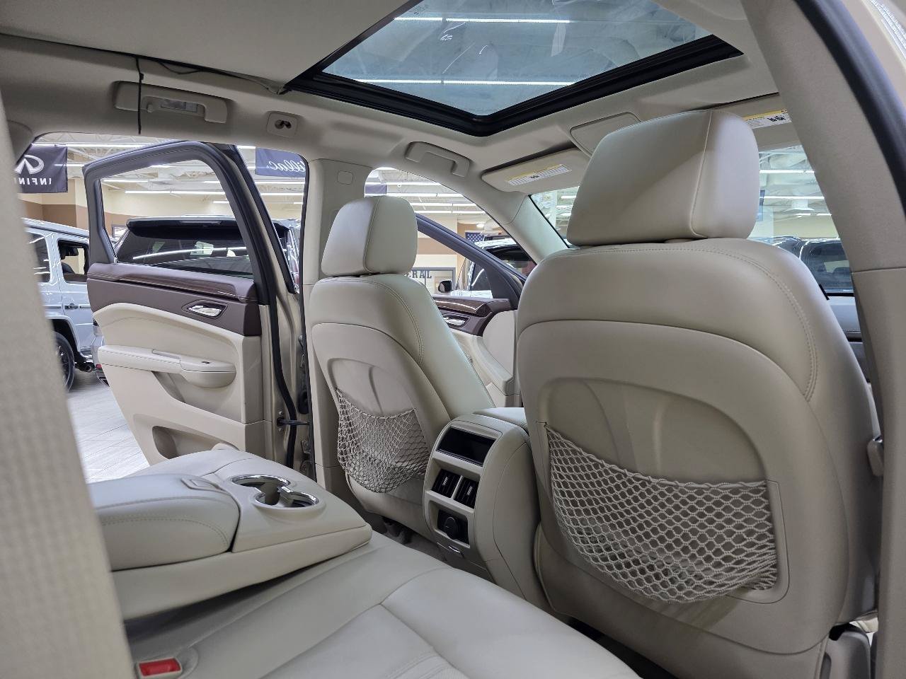 Used 2011 Cadillac SRX Luxury FWD image 23