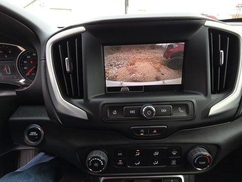 Used 2024 GMC Terrain SLE image 11