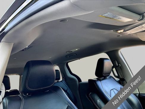 Used 2023 Chrysler Pacifica Touring-L FWD image 19