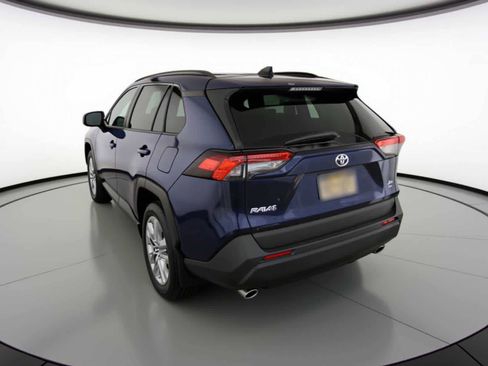 Used 2023 Toyota RAV4 XLE Premium image 6