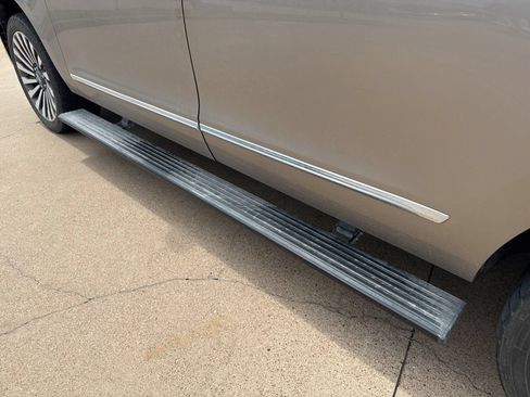 Used 2019 Lincoln Navigator L Reserve AWD/4WD image 10