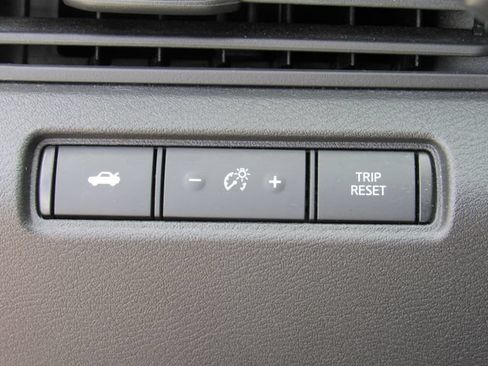 Used 2024 Nissan Altima 2.5 SV FWD image 26