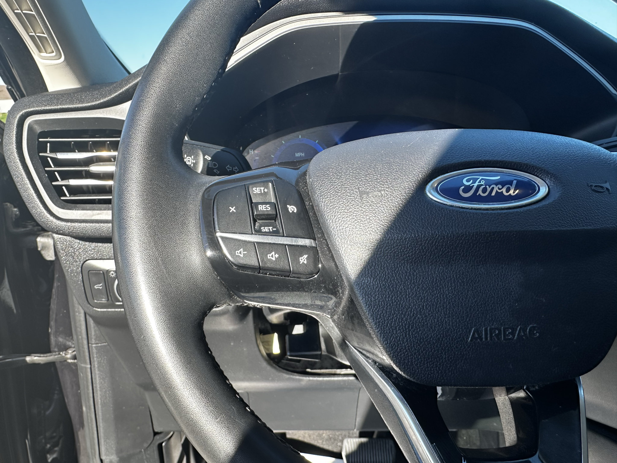 Used 2021 Ford Escape SEL w/ Technology Package AWD/4WD image 14