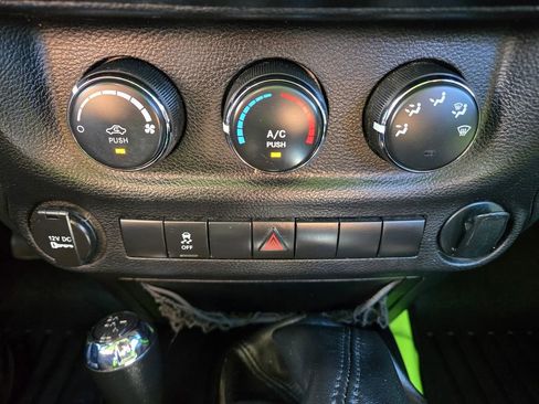 Used 2012 Jeep Wrangler Sport AWD/4WD image 35