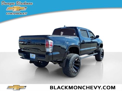 Used 2023 Toyota Tacoma TRD Sport AWD/4WD image 3