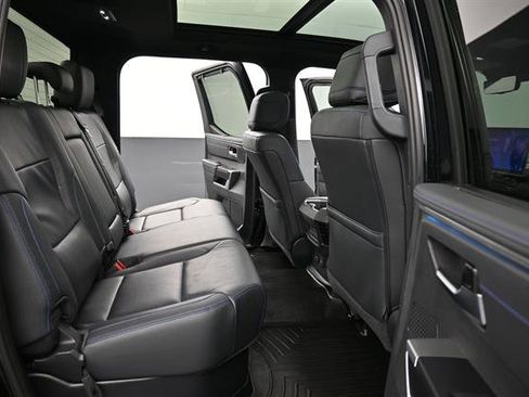 Used 2024 Toyota Tundra Platinum AWD/4WD image 18