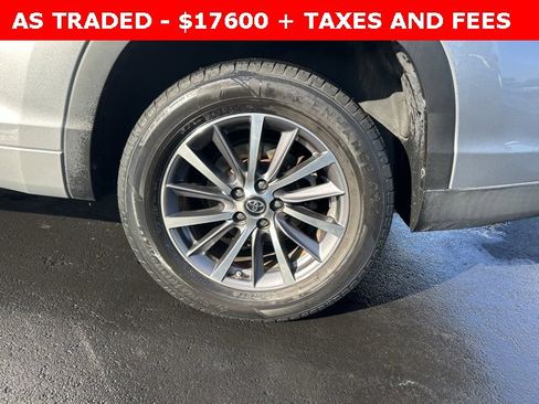 Used 2018 Toyota Highlander XLE image 10