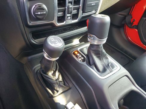 Used 2024 Jeep Wrangler Sahara image 23