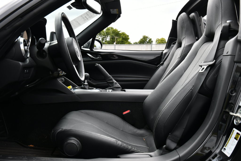 Used 2021 MAZDA MX-5 Miata RF Grand Touring RWD image 12