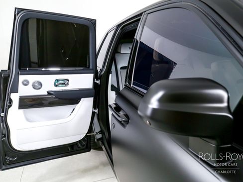Certified 2025 Rolls-Royce Cullinan Black Badge AWD/4WD image 26