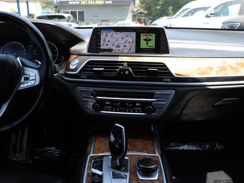 Used 2018 BMW 740i xDrive 740i xDrive Sedan image 19