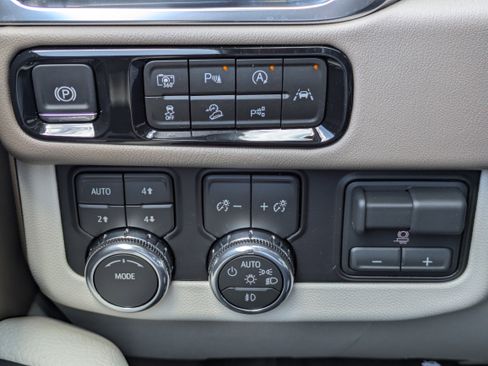 New 2026 GMC Yukon XL Denali w/ Denali Reserve Package image 26