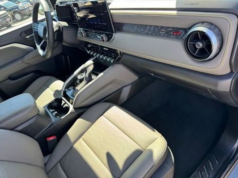 Used 2025 Chevrolet Colorado ZR2 w/ Technology Package image 27