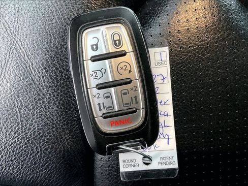 Used 2022 Chrysler Pacifica Touring-L image 24