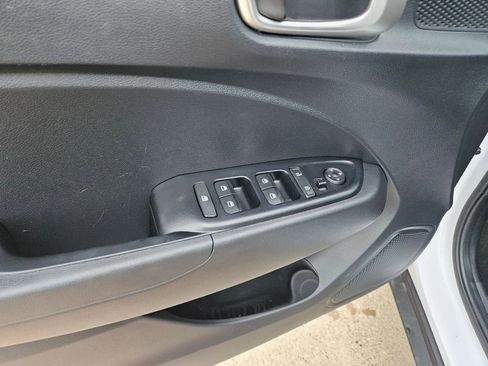 Used 2025 Hyundai Venue SEL FWD image 15