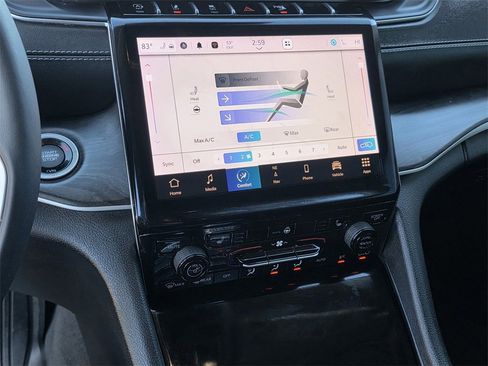 Used 2023 Jeep Grand Cherokee Limited image 8