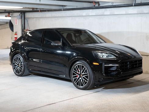 Certified 2026 Porsche Cayenne GTS AWD/4WD image 7