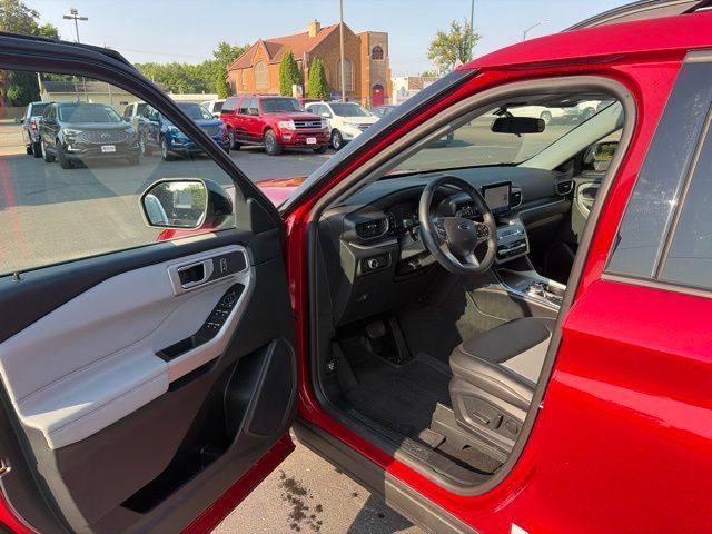 Used 2024 Ford Explorer XLT w/ Equipment Group 202A AWD/4WD image 9