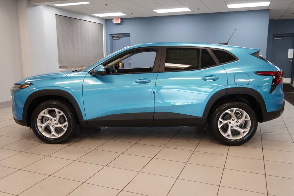 New 2026 Chevrolet Trax LS w/ LS Convenience Package FWD image 2