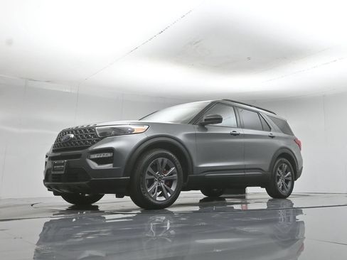 Certified 2023 Ford Explorer XLT w/ Equipment Group 202A RWD image 48