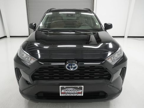 Used 2022 Toyota RAV4 LE image 2