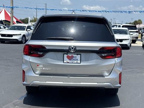 New 2026 Honda Odyssey Touring image 7