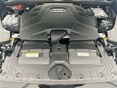 Used 2025 Audi Q8 Premium Plus image 28
