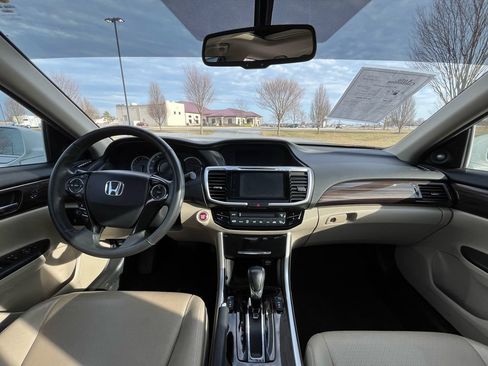 Used 2017 Honda Accord EX-L image 15