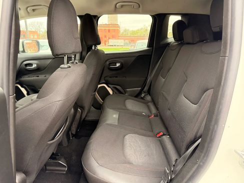 Used 2015 Jeep Renegade Latitude AWD/4WD image 16