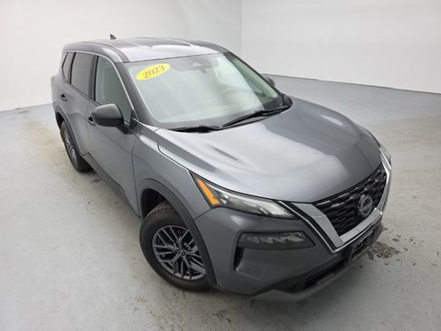 Used 2023 Nissan Rogue S image 2