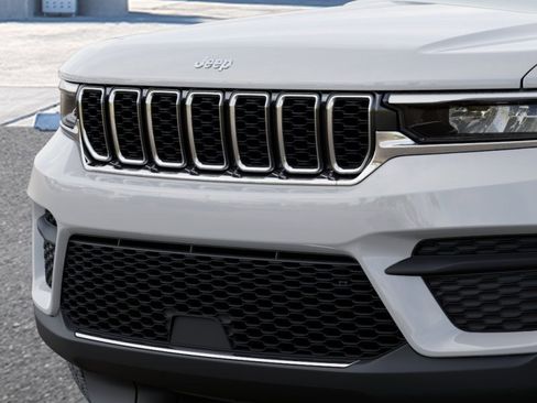 New 2025 Jeep Grand Cherokee Laredo w/ Luxury Tech Group I image 11