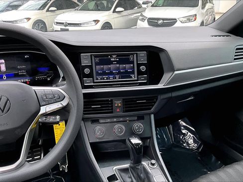 Used 2023 Volkswagen Jetta Sport image 6