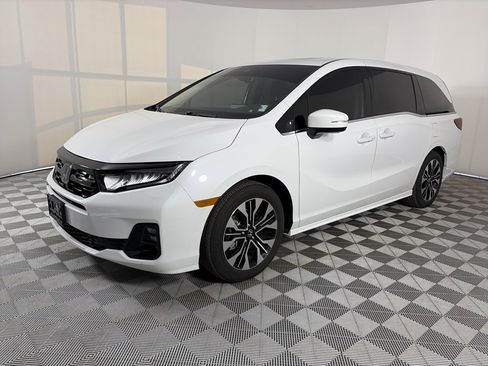 Used 2025 Honda Odyssey Elite image 3