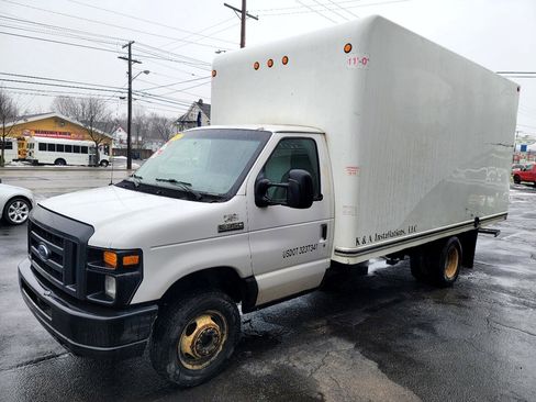 Used 2017 Ford E-350 and Econoline 350 Super Duty w/ Power Windows & Locks Group image 1