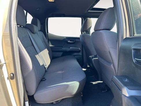 Used 2016 Toyota Tacoma TRD Off-Road AWD/4WD image 24