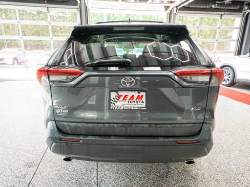Used 2021 Toyota RAV4 XLE FWD image 3