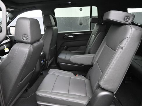 New 2026 Chevrolet Suburban Z71 image 15