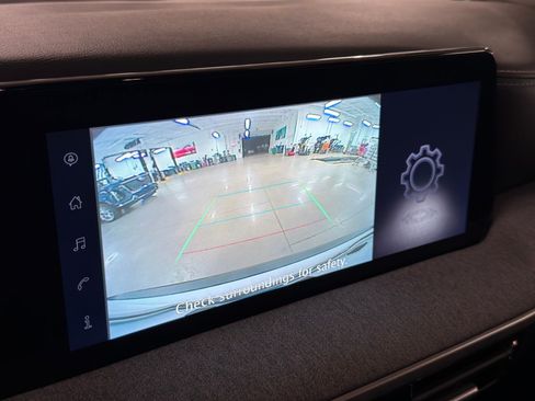 Used 2025 Nissan Kicks SV FWD image 21