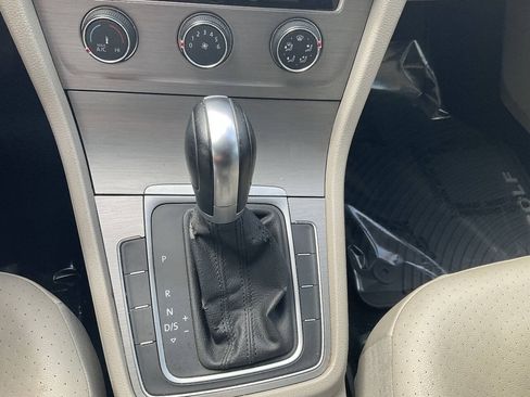 Used 2015 Volkswagen Golf S FWD image 17