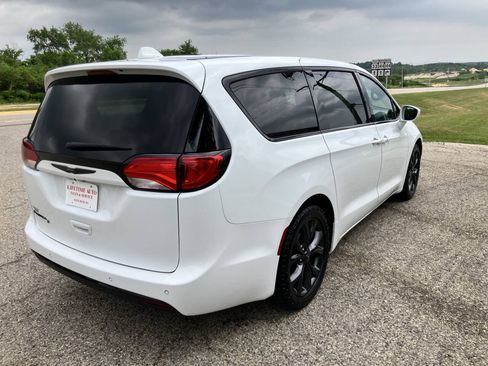 Used 2018 Chrysler Pacifica Touring Plus w/ S Appearance Package FWD image 5
