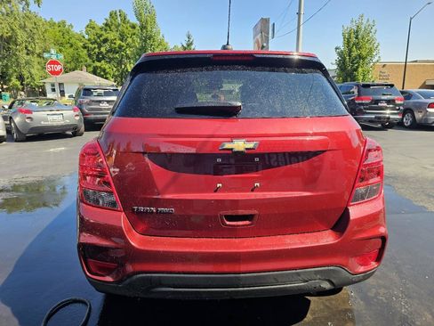 Used 2022 Chevrolet Trax LS w/ Tint and Cruise Package AWD/4WD image 10