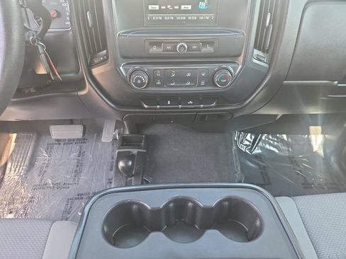 Used 2019 Chevrolet Silverado 1500 Custom w/ Custom Convenience Package AWD/4WD image 11