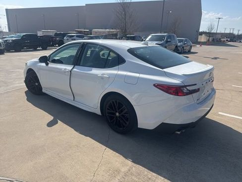 Used 2025 Toyota Camry SE image 5