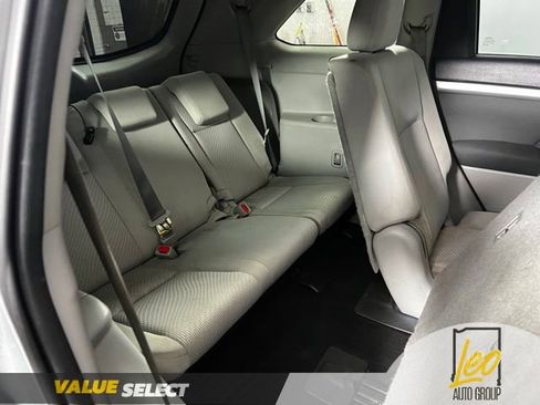 Used 2019 Toyota Highlander LE FWD image 19