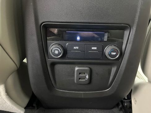Used 2019 Buick Enclave Essence FWD image 21