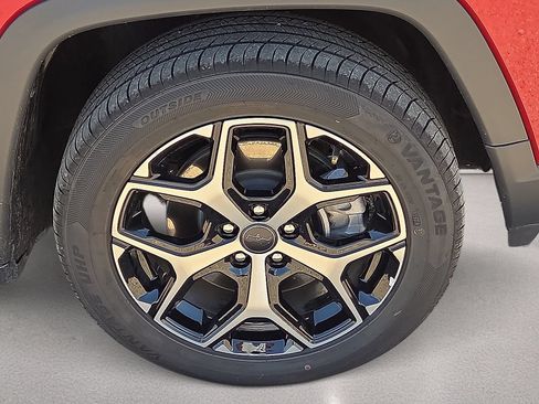 Used 2025 Jeep Compass Limited AWD/4WD image 11