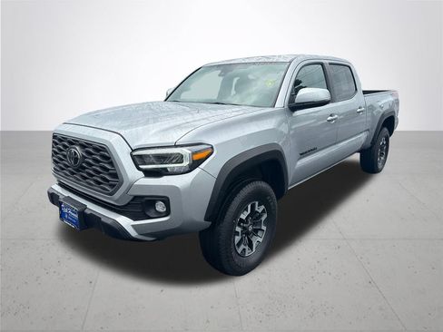 Used 2023 Toyota Tacoma TRD Off-Road w/ Technology Package AWD/4WD image 2