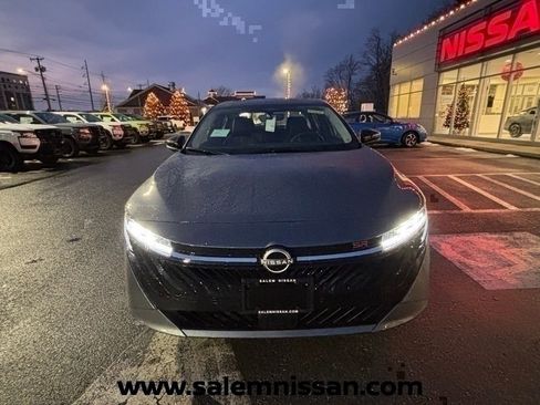 New 2026 Nissan Sentra SR w/ SR Premium Package FWD image 8