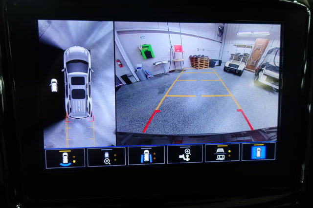 Used 2023 Chevrolet Traverse LT FWD image 16