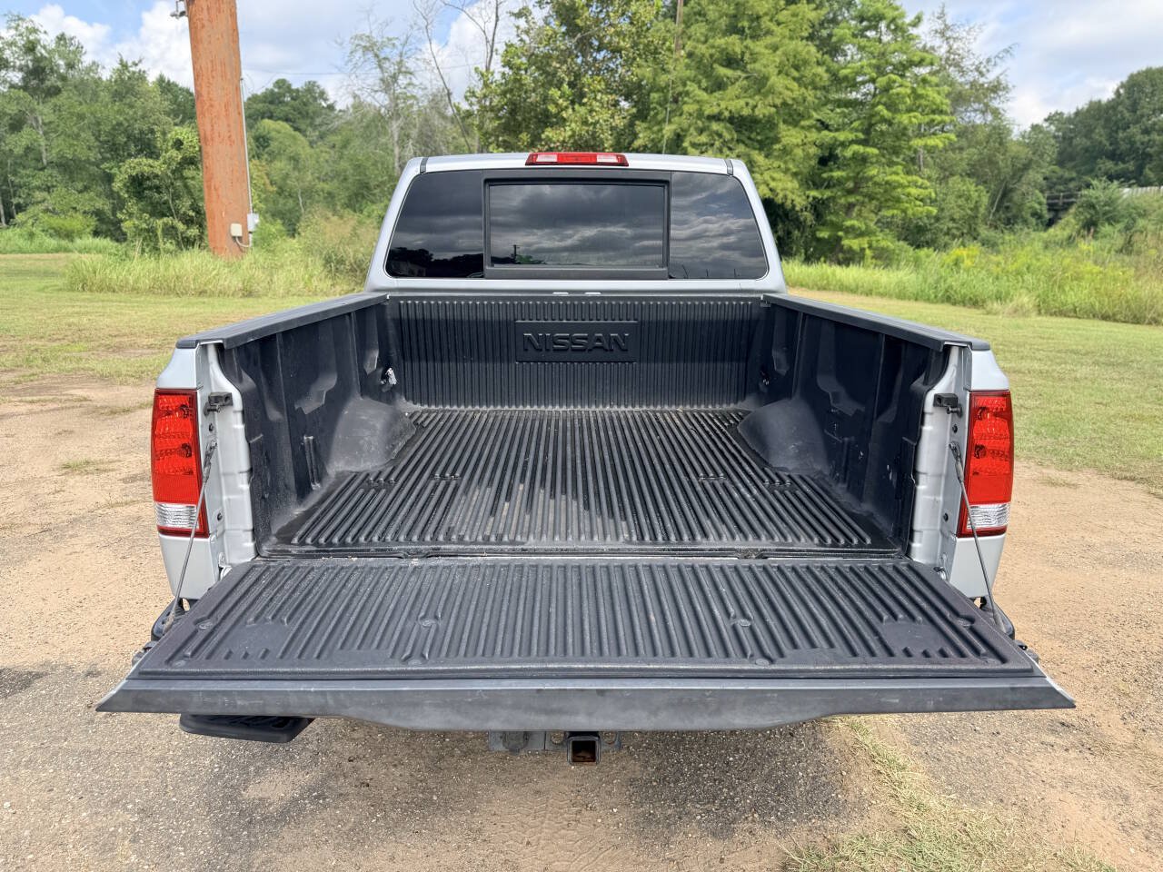 Used 2012 Nissan Titan SV w/ SV Value Truck Pkg RWD image 12